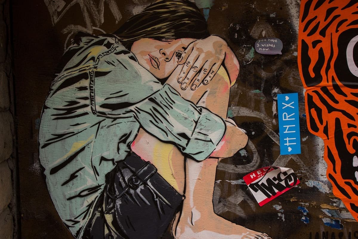 Arte urbana colorida num edifício em Shoreditch, no leste de Londres